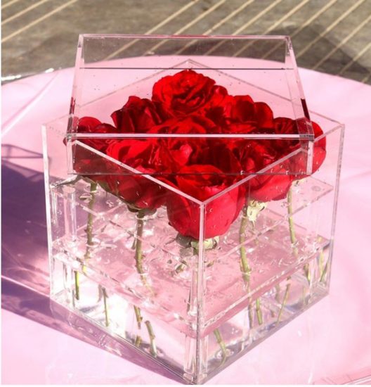 Креативная ваза для цветов